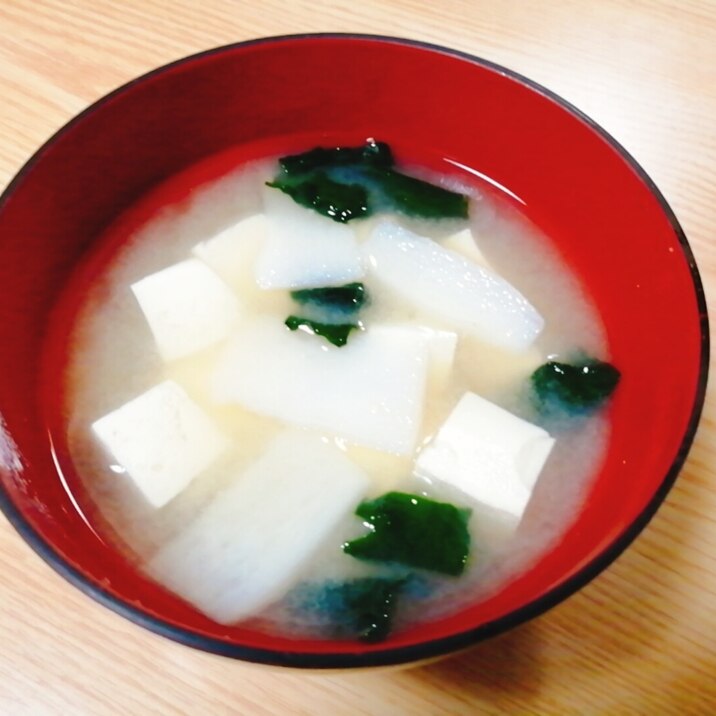 長芋と豆腐とわかめの味噌汁